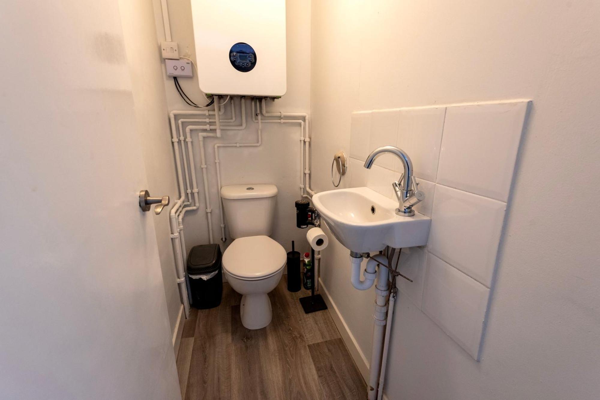 Double Room In Refurbished 5 Bed Home With Wifi And Tv BW Room 4 Solihull Kültér fotó